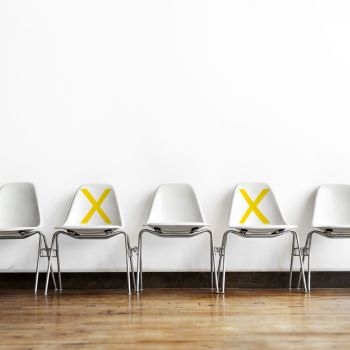 Stühle mit Abstand